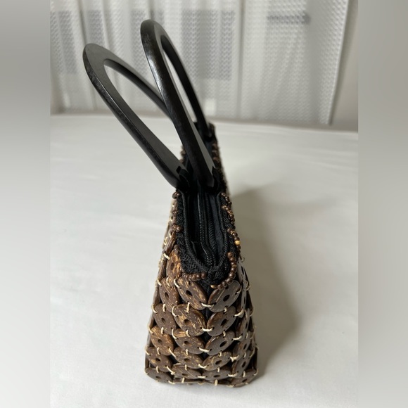 Handmade Coconut shell bag - Picture 3 of 9